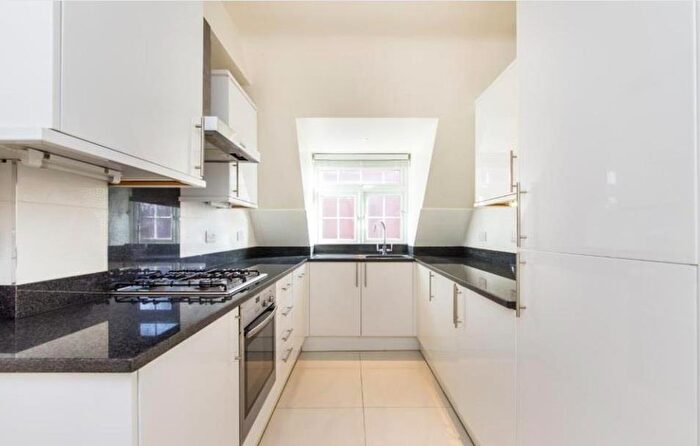2 Bedroom Apartment To Rent In Beechcroft Avenue, Golders Green, London, NW11