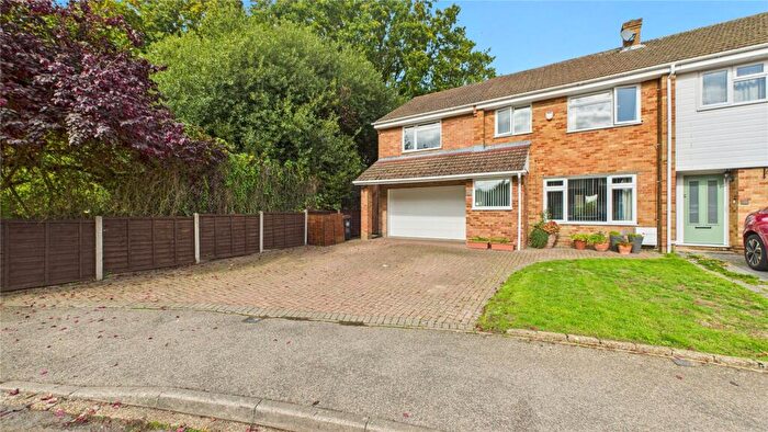 5 Bedroom End Of Terrace House For Sale In Lynwood Drive, Mytchett, Camberley, Surrey, GU16