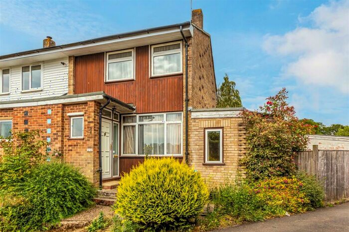 2 Bedroom End Of Terrace House For Sale In Hazelwood Road, Hurst Green, RH8