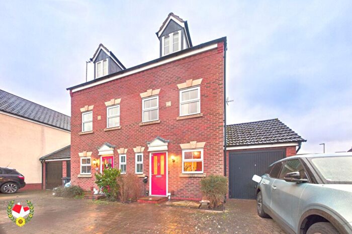 3 Bedroom Semi Detached House For Sale In Aldergrove Kingsway, Quedgeley, GL2