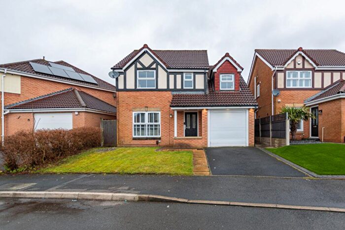 4 Bedroom Detached House For Sale In Fewston Close, Bolton, BL1