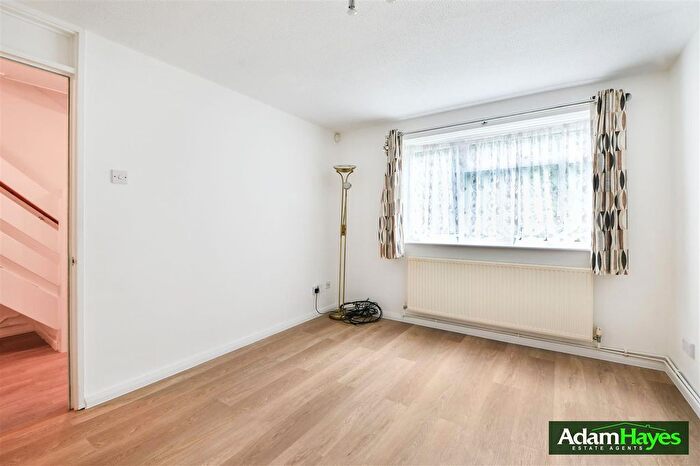 3 Bedroom End Of Terrace House To Rent In Brook Meadow, Woodside Park, N12