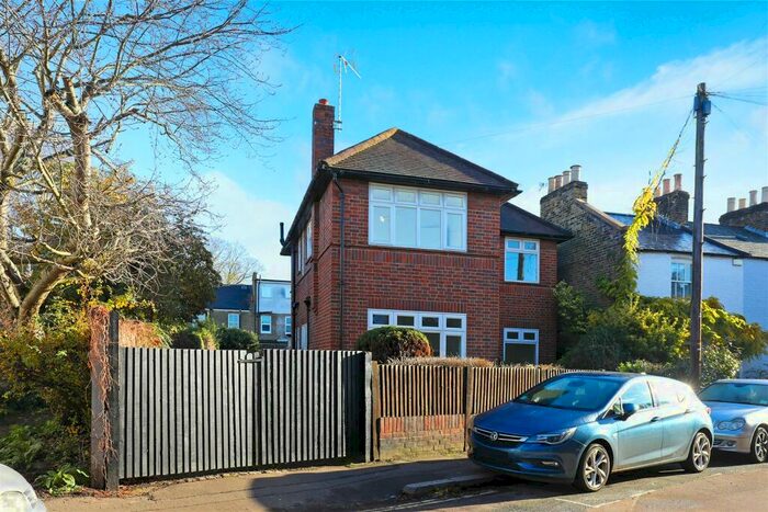 3 Bedroom Detached House To Rent In Queens Road, London, SW14