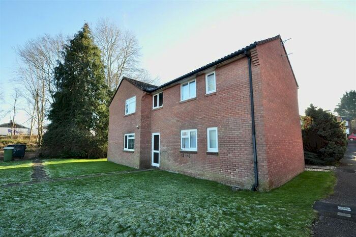1 Bedroom Flat For Sale In Wardleworth Way, Tonedale, Wellington, TA21