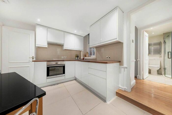 2 Bedroom Flat To Rent In Basil Street, Knightsbridge, London, SW3
