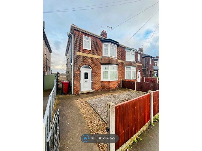 3 Bedroom Semi-Detached House To Rent In Warwick Road, Scunthorpe, DN16