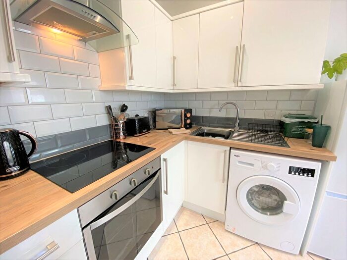 2 Bedroom Flat To Rent In The Highway, New Inn, NP4