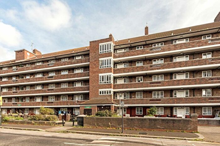 4 Bedroom Flat For Sale In White City Estate, Shepherds Bush, W12