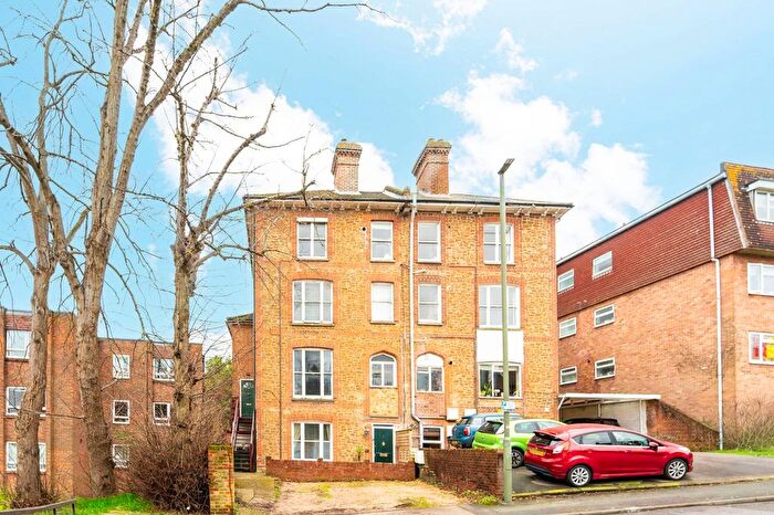 2 Bedroom Flat For Sale In Harvey Road, Guildford, GU1