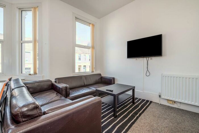 Garage / Parking To Rent In Beaumont Road, Plymouth, PL4