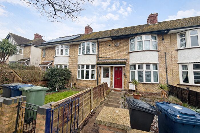 3 Bedroom Terraced House For Sale In Brampton Road, Cambridge, CB1