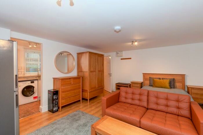 Apartment To Rent In Iffley Road, Oxford, OX4
