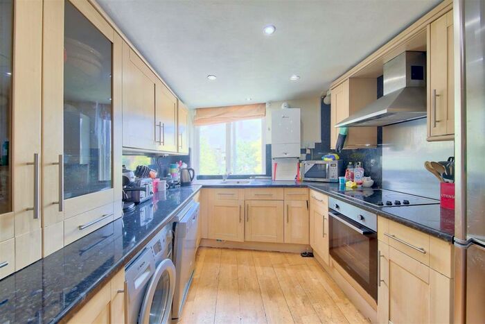 4 Bedroom Flat To Rent In Battersea Church Road, London, SW11