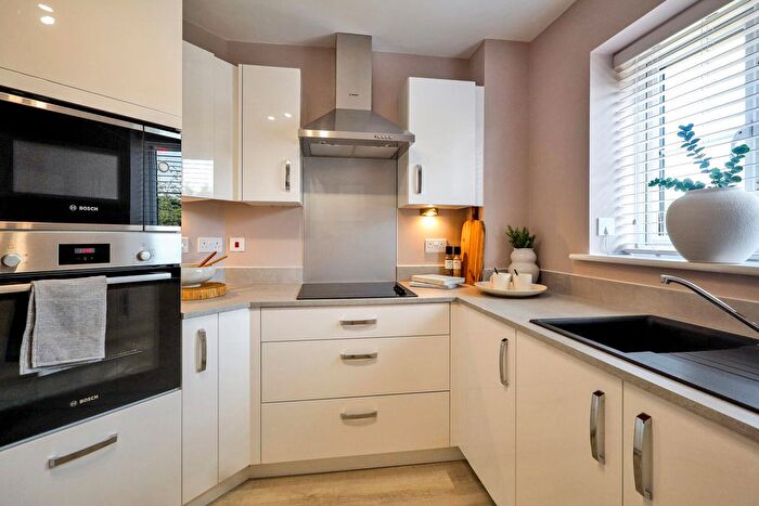 2 Bedroom Flat For Sale In Knox Court, Rugby, CV22