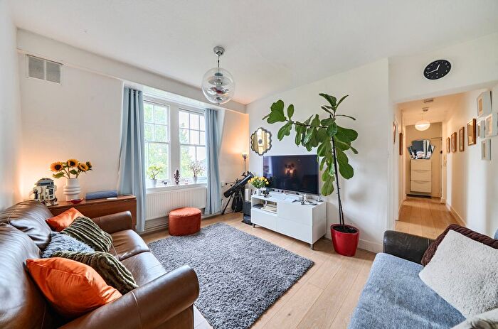 1 Bedroom Flat For Sale In Thornhill Road, London, N1