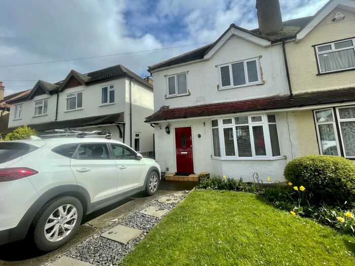 4 Bedroom Semi-Detached House To Rent In Beckingham Road, Guildford, GU2