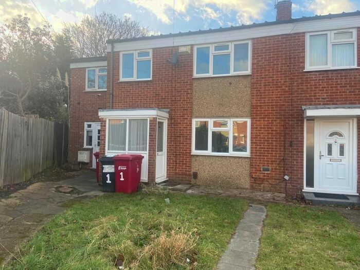 4 Bedroom Link Detached House To Rent In Minster Way, Langley, Slough, SL3