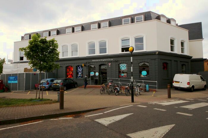 2 Bedroom Flat To Rent In North Kingston, KT2