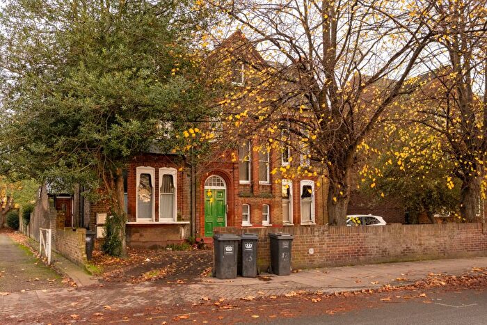 2 Bedroom Flat For Sale In Canadian Avenue, Catford, SE6