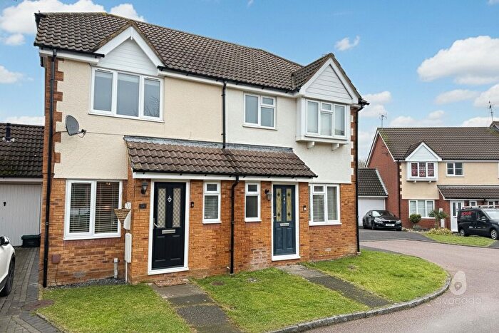 2 Bedroom Semi Detached House For Sale In Dunford Place, Binfield, Berkshire, RG42