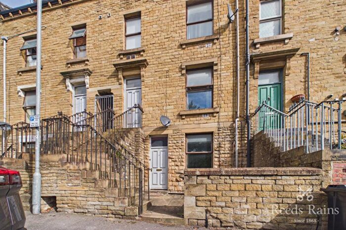 1 Bedroom Apartment To Rent In Bankfield Road, Huddersfield, West Yorkshire, HD1