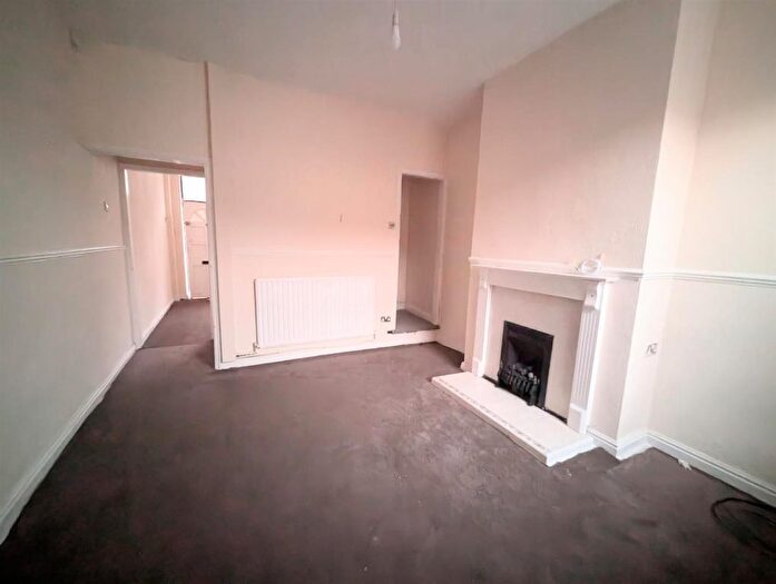 2 Bedroom End Of Terrace House To Rent In Newfield Street, Tunstall, Stoke-On-Trent, ST6