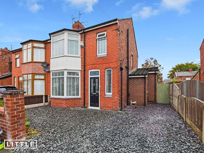 3 Bedroom Semi Detached House For Sale In Moorfield Road, Dentons Green, WA10