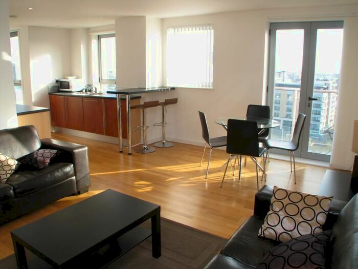 2 Bedroom Flat To Rent In Gotts Road, Leeds, LS12