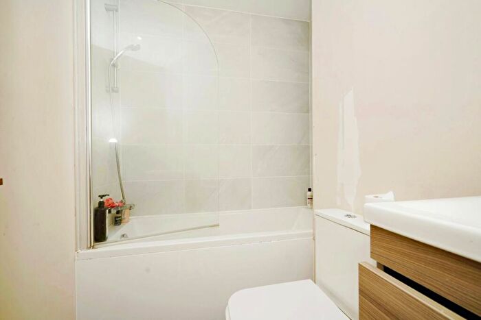 2 Bedroom Apartment For Sale In Windsor Street, Salford, M5