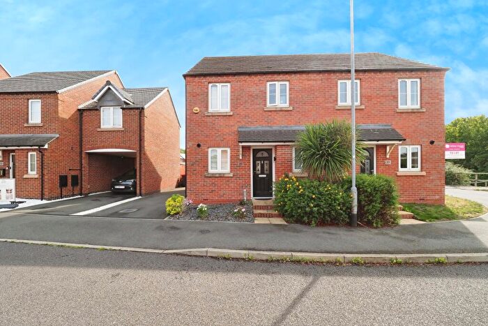 3 Bedroom Semi-Detached House For Sale In Adams Park Way, Nottingham, NG17