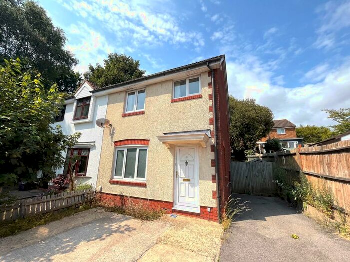 3 Bedroom House To Rent In Lionheart Way, Burseldon, SO31