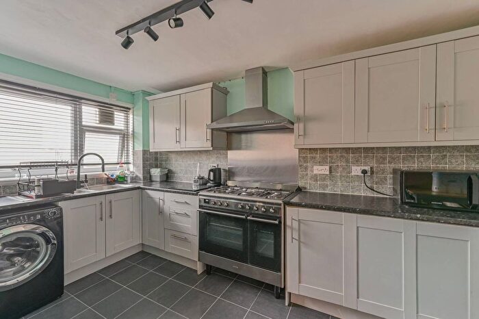 3 Bedroom Maisonette To Rent In Moyser Road, Furzedown, London, SW16
