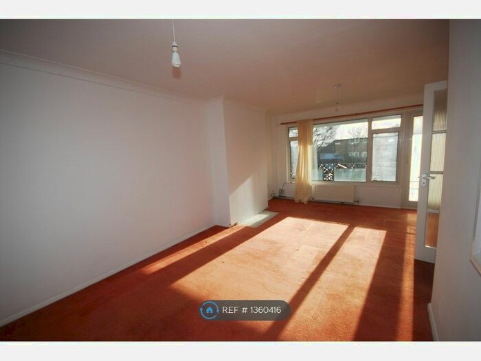 2 Bedroom Flat To Rent In Surrenden Holt, Brighton, BN1
