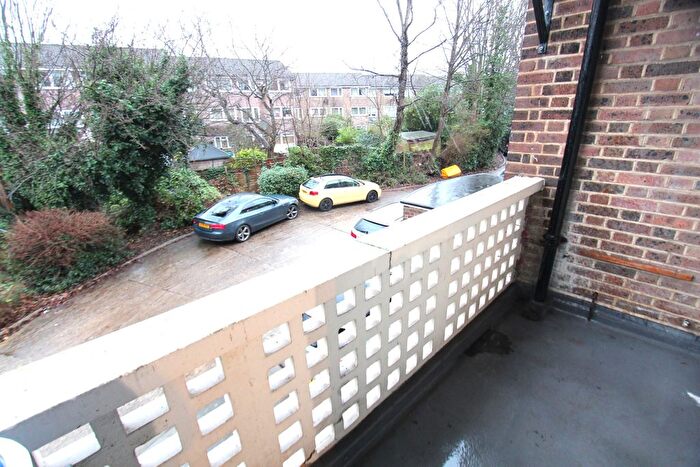 2 Bedroom Flat To Rent In Oakleigh Park North, N20