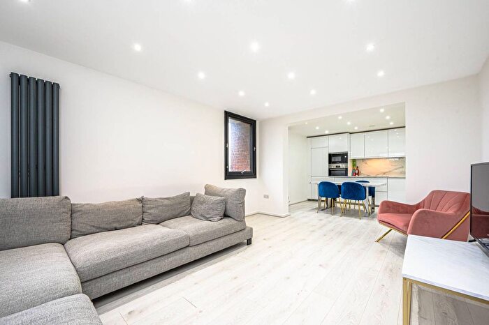 3 Bedroom Flat For Sale In Britten Close, Golders Green, London, NW11