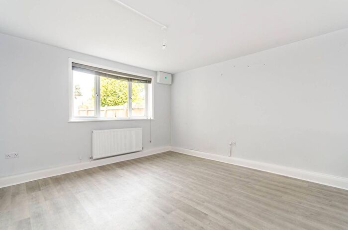 2 Bedroom Flat To Rent In Clive Road, West Dulwich, London, SE21