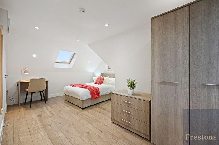 1 Bedroom Studio To Rent In Oakmere Avenue, Potters Bar, Hertfordshire, EN6