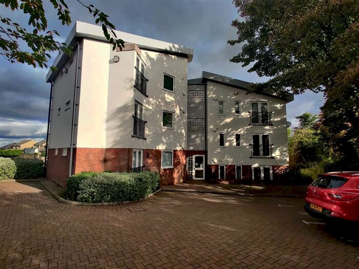 2 Bedroom Flat To Rent In Ridgemont, Cross Roads, Halifax HX3