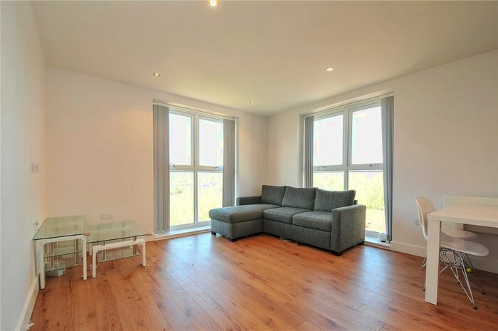 2 Bedroom Flat To Rent In Cygnet House, Drake Way, Reading, Berkshire, RG2