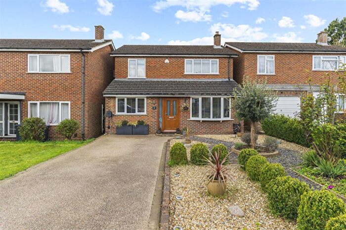 4 Bedroom Detached House For Sale In Lodge Close, Hertford, SG14