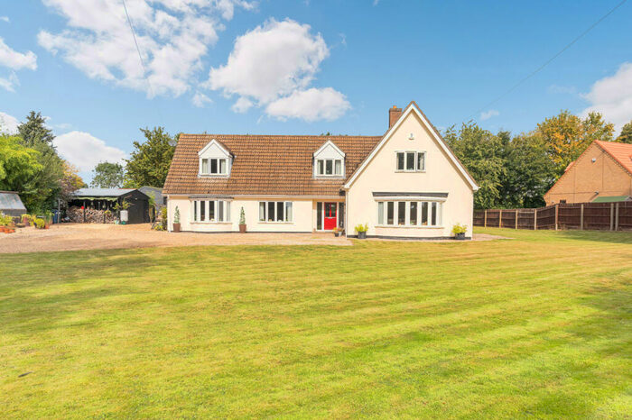 4 Bedroom Detached House For Sale In Fenstanton Road, Hilton, Huntingdon, Cambridgeshire, PE28