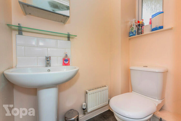 3 Bedroom End Of Terrace House For Sale In Lockwood Place, Dartford, DA1