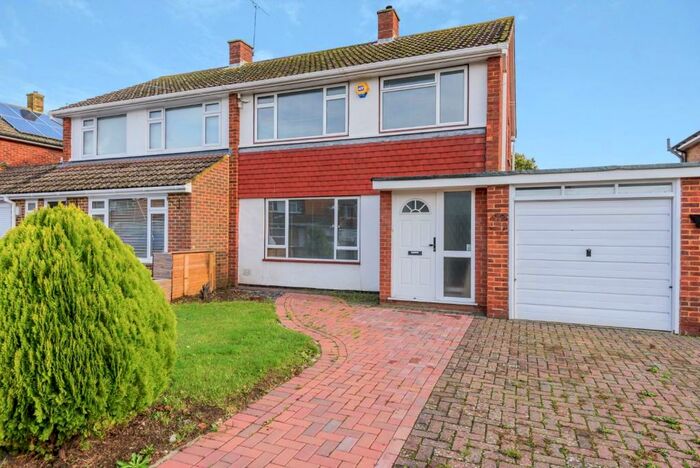 3 Bedroom Semi-Detached House To Rent In Redford Road, Windsor, SL4