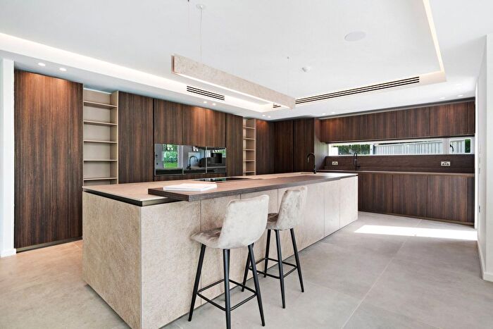 5 Bedroom Detached House To Rent In Waterbank Place, Prestbury, Macclesfield, Cheshire, SK10