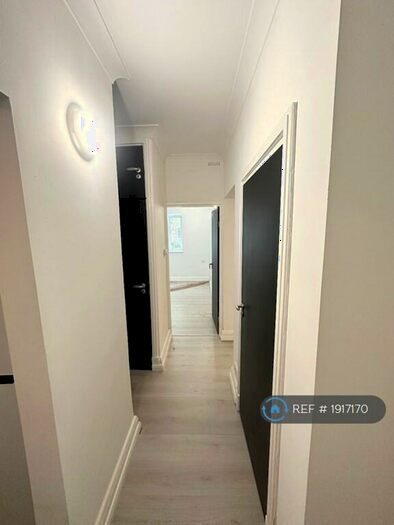 2 Bedroom Flat To Rent In Warwick Lodge, London, NW2