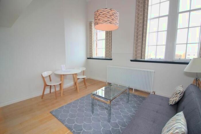 1 Bedroom Flat To Rent In Flat, Mcdonald Road, Edinburgh, EH7