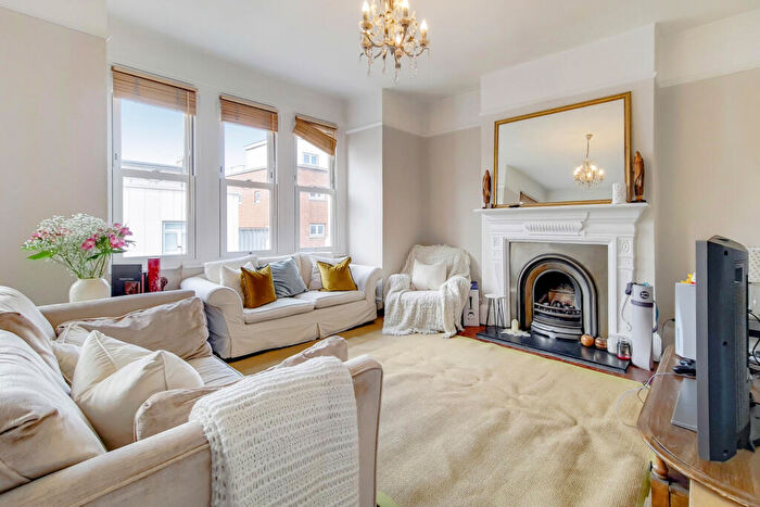 2 Bedroom Apartment To Rent In Latchmere Road, London, SW11