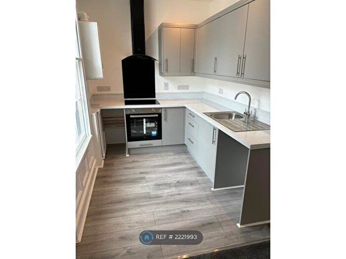 1 Bedroom Flat To Rent In . Southgate Street, Launceston, PL15