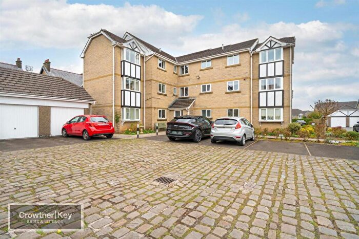 2 Bedroom Flat For Sale In Silverlands Park, Buxton, SK17