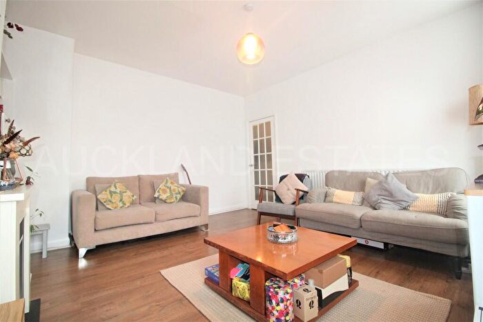 1 Bedroom Apartment To Rent In Cranborne Parade, Mutton Lane, EN6
